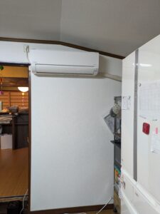 和風建築の中部屋にエアコン設置